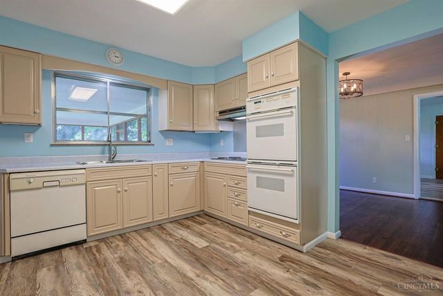 543 Compton Road, Wyoming, OH 45231