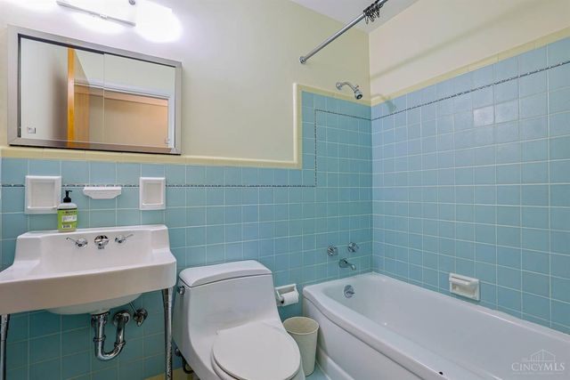 543 Compton Road, Wyoming, OH 45231