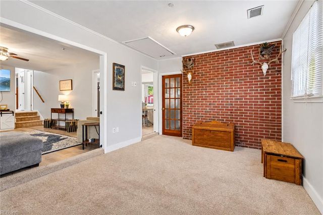 16 Longwood DR, Hampton, VA 23669