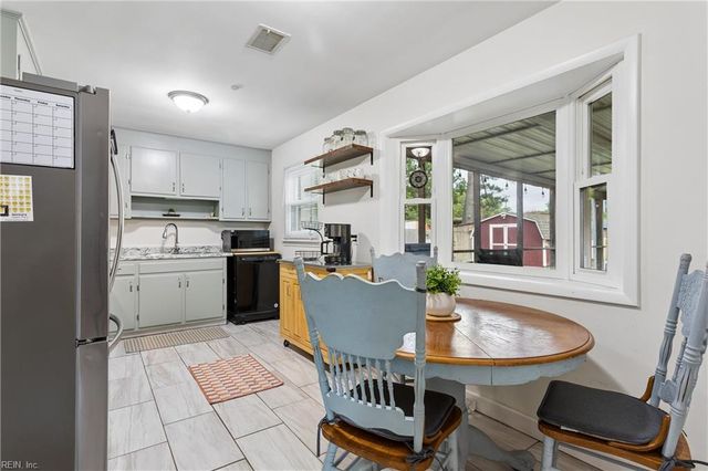 16 Longwood DR, Hampton, VA 23669