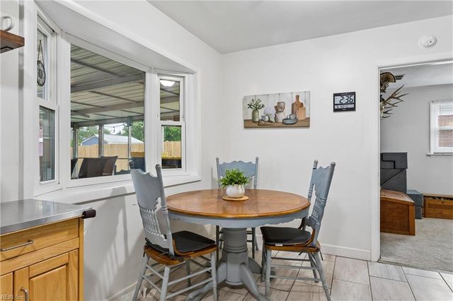 16 Longwood DR, Hampton, VA 23669