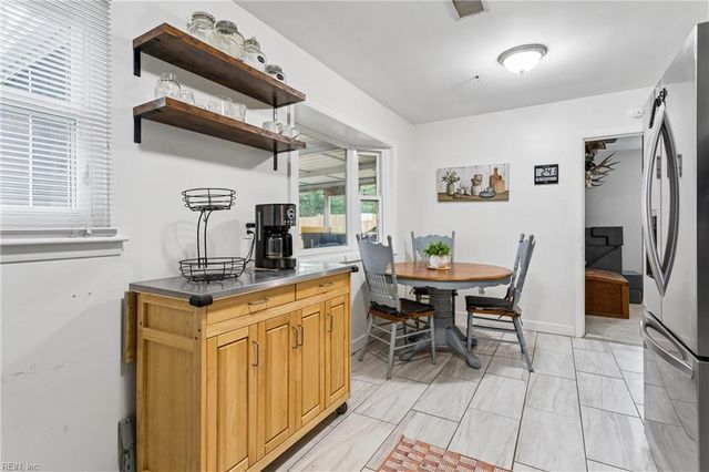 16 Longwood DR, Hampton, VA 23669