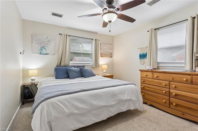 16 Longwood DR, Hampton, VA 23669