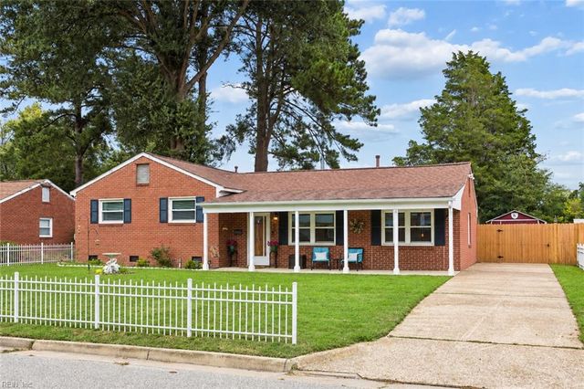 16 Longwood DR, Hampton, VA 23669