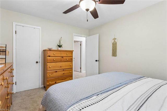 16 Longwood DR, Hampton, VA 23669