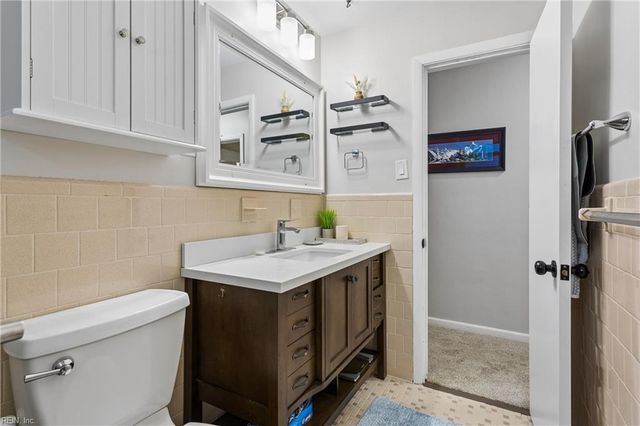 16 Longwood DR, Hampton, VA 23669