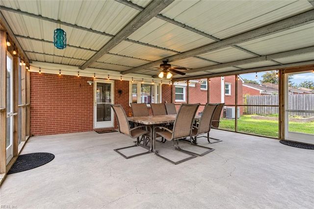 16 Longwood DR, Hampton, VA 23669