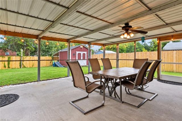 16 Longwood DR, Hampton, VA 23669