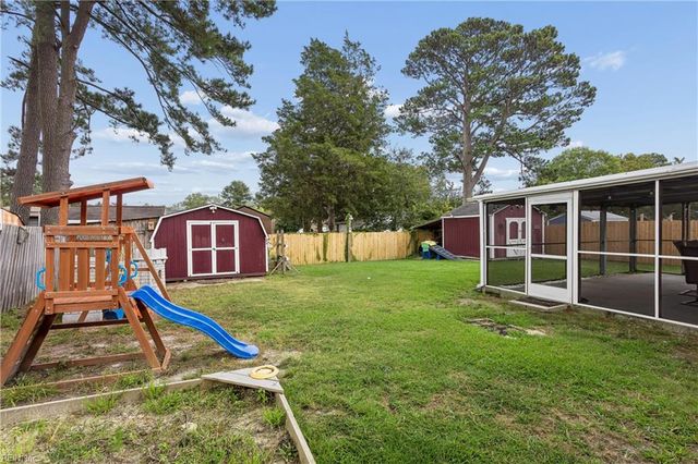 16 Longwood DR, Hampton, VA 23669