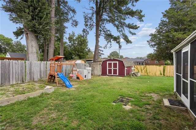 16 Longwood DR, Hampton, VA 23669