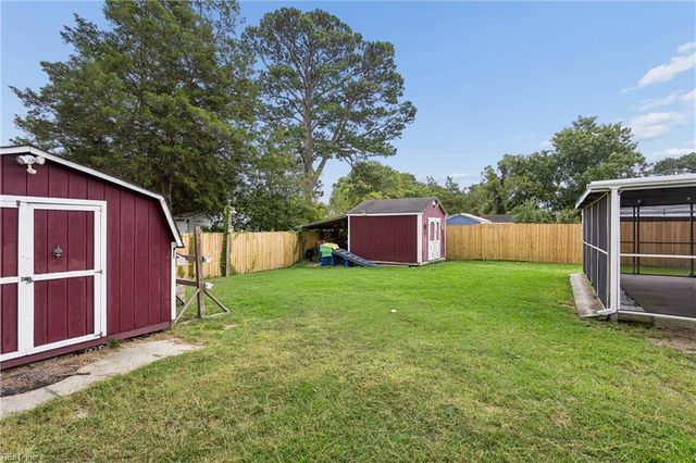 16 Longwood DR, Hampton, VA 23669