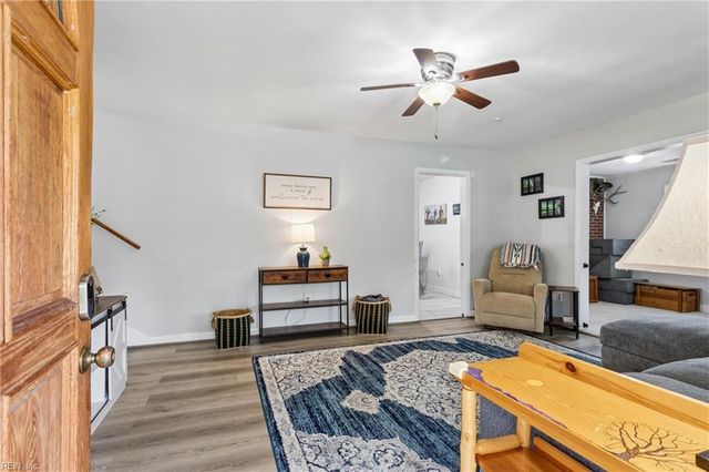 16 Longwood DR, Hampton, VA 23669