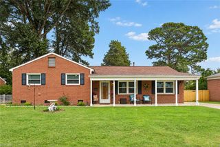 16 Longwood DR, Hampton, VA 23669