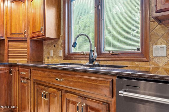 5303 Spring Creek Lane, Sylvania, OH 43560