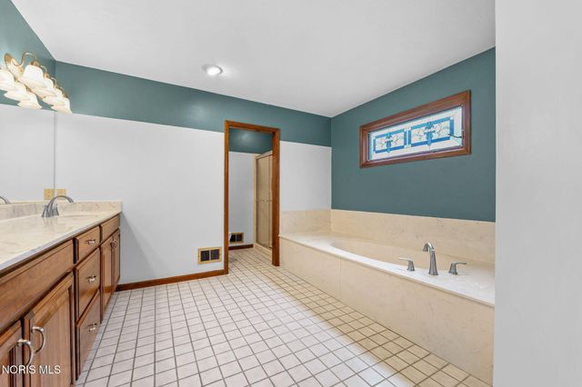 5303 Spring Creek Lane, Sylvania, OH 43560