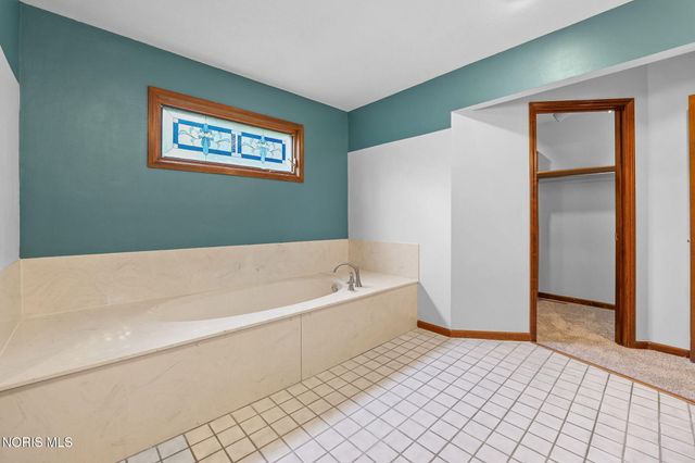 5303 Spring Creek Lane, Sylvania, OH 43560