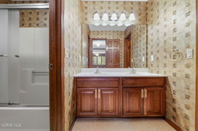 5303 Spring Creek Lane, Sylvania, OH 43560