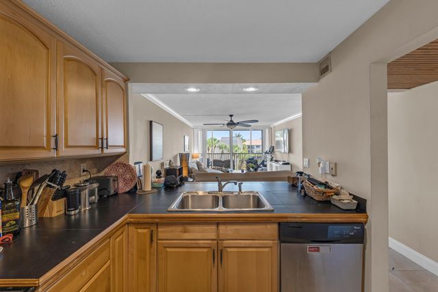 6 ROYAL PALM Way 307, Boca Raton, FL 33432