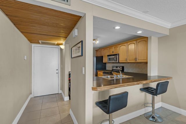 6 ROYAL PALM Way 307, Boca Raton, FL 33432