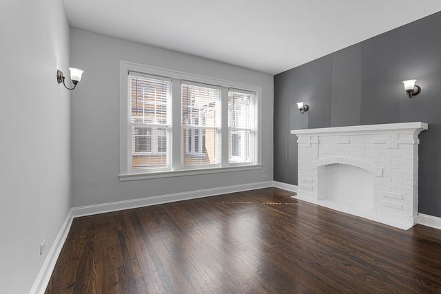 1104 W Glenlake Avenue 1, Chicago, IL 60660