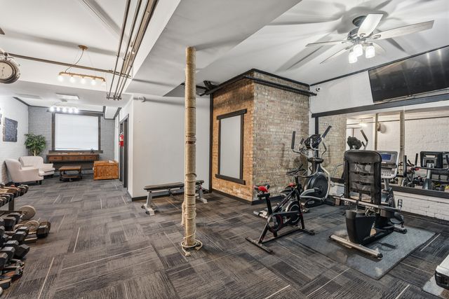 1104 W Glenlake Avenue 1, Chicago, IL 60660