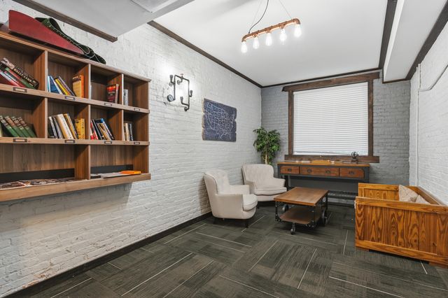 1104 W Glenlake Avenue 1, Chicago, IL 60660