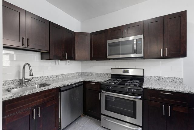 1104 W Glenlake Avenue 1, Chicago, IL 60660