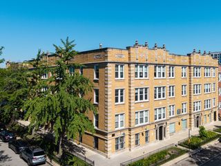 1104 W Glenlake Avenue 1, Chicago, IL 60660
