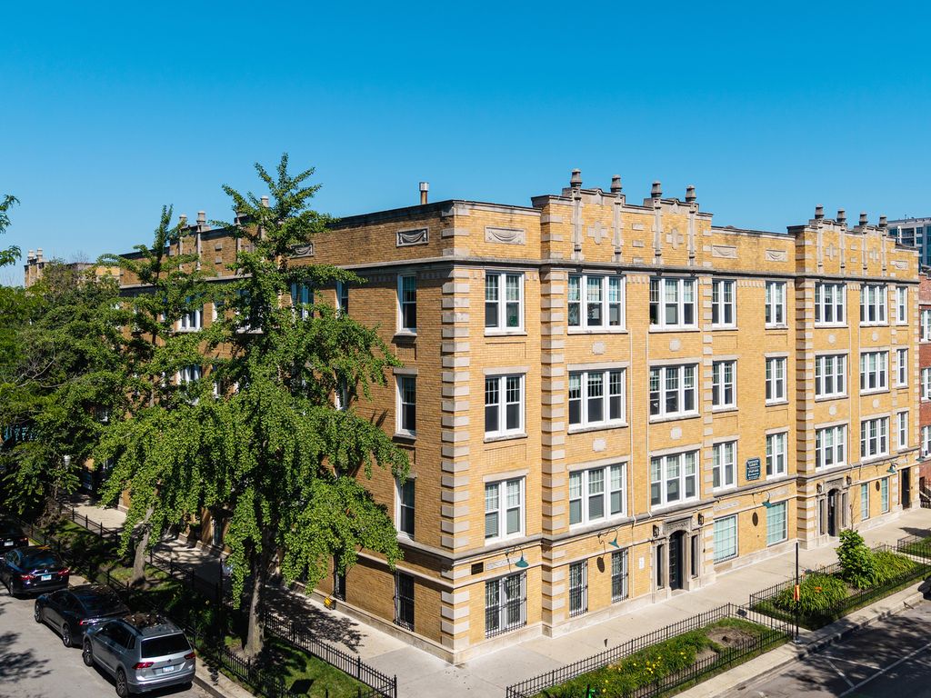 1104 W Glenlake Avenue 1, Chicago, IL 60660
