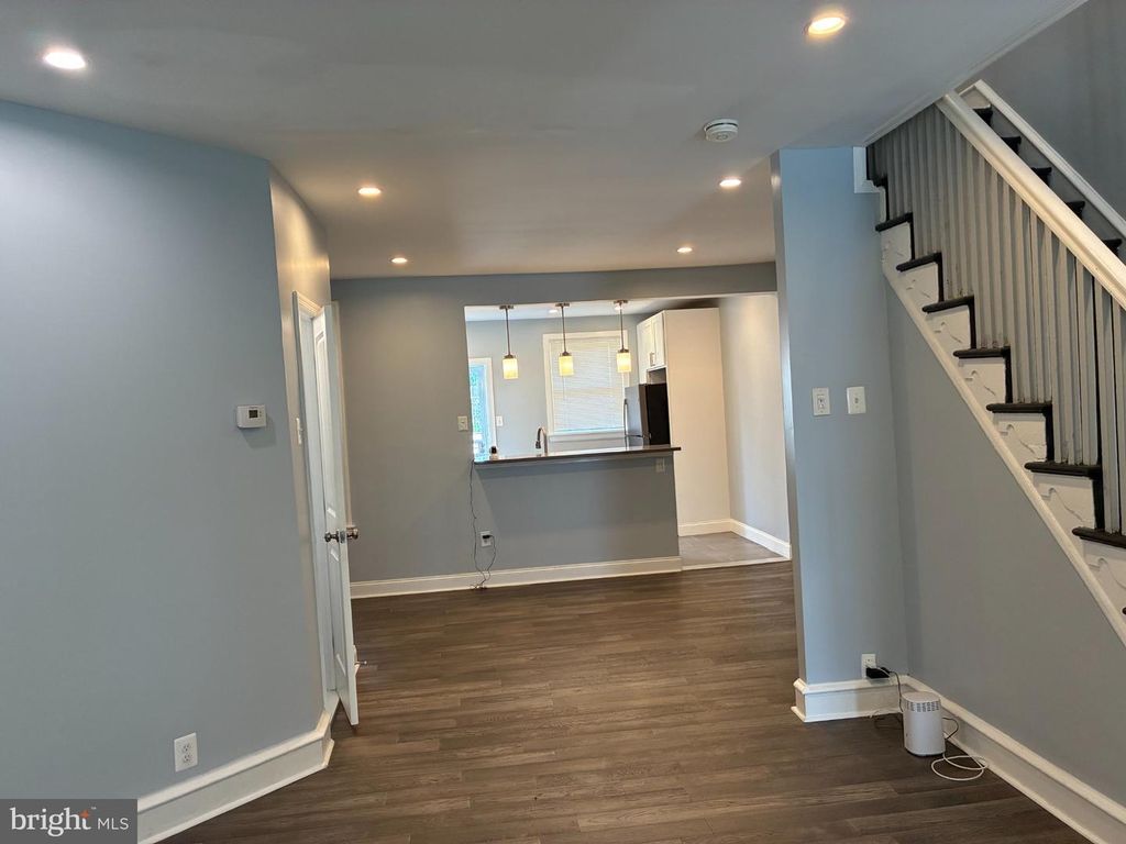 203 W CHAMPLOST AVE, PHILADELPHIA, PA 19120 — photo 4