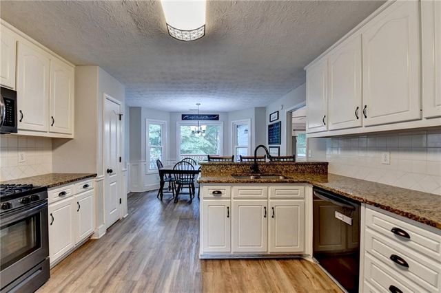 1882 FLOWERING Drive, Grayson, GA 30017