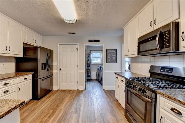 1882 FLOWERING Drive, Grayson, GA 30017