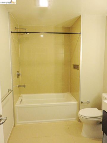 10 Innes Ct 307, San Francisco, CA 94124