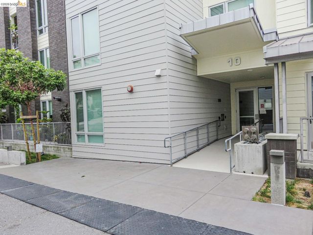 10 Innes Ct 307, San Francisco, CA 94124