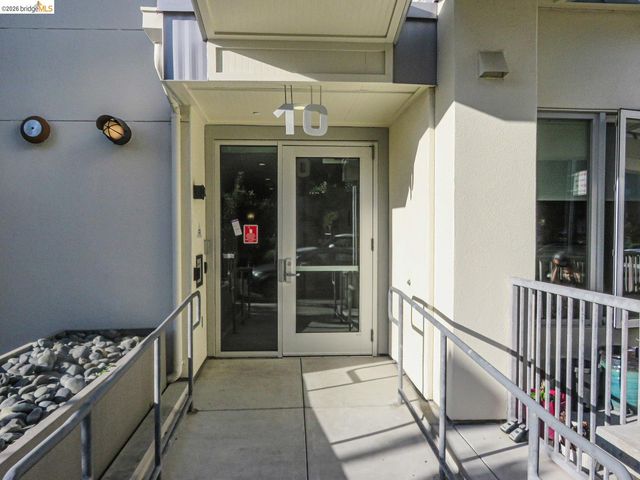 10 Innes Ct 307, San Francisco, CA 94124