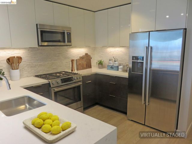 10 Innes Ct 307, San Francisco, CA 94124