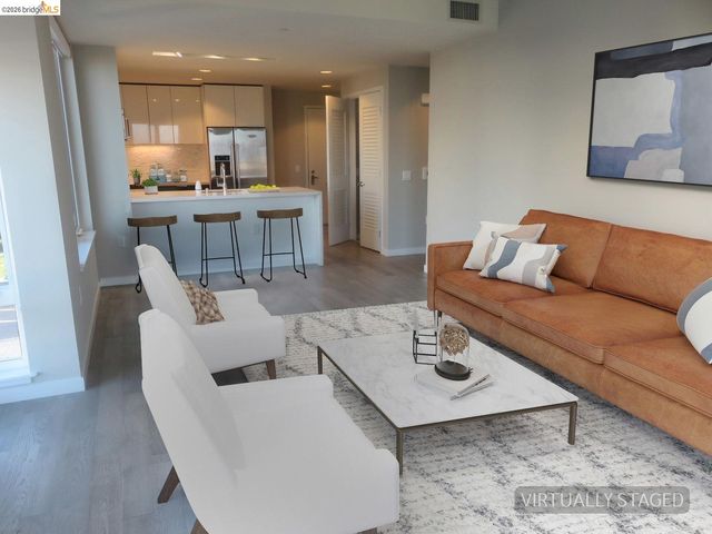 10 Innes Ct 307, San Francisco, CA 94124
