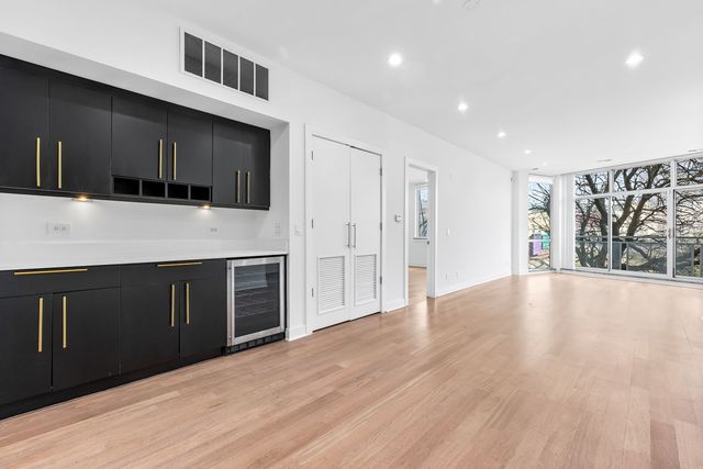 914 W Hubbard Street 105, Chicago, IL 60622