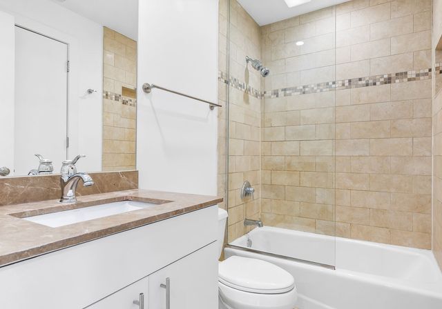 914 W Hubbard Street 105, Chicago, IL 60622