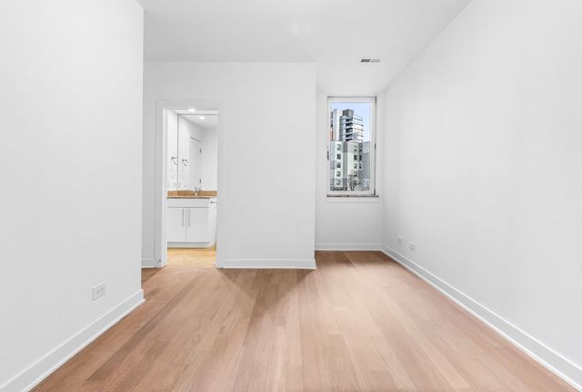 914 W Hubbard Street 105, Chicago, IL 60622
