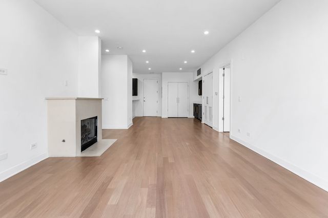 914 W Hubbard Street 105, Chicago, IL 60622