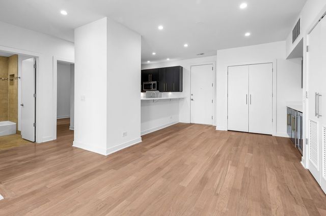 914 W Hubbard Street 105, Chicago, IL 60622