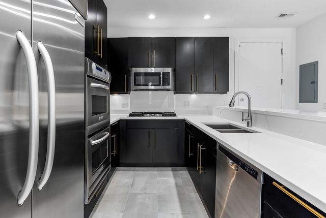 914 W Hubbard Street 105, Chicago, IL 60622