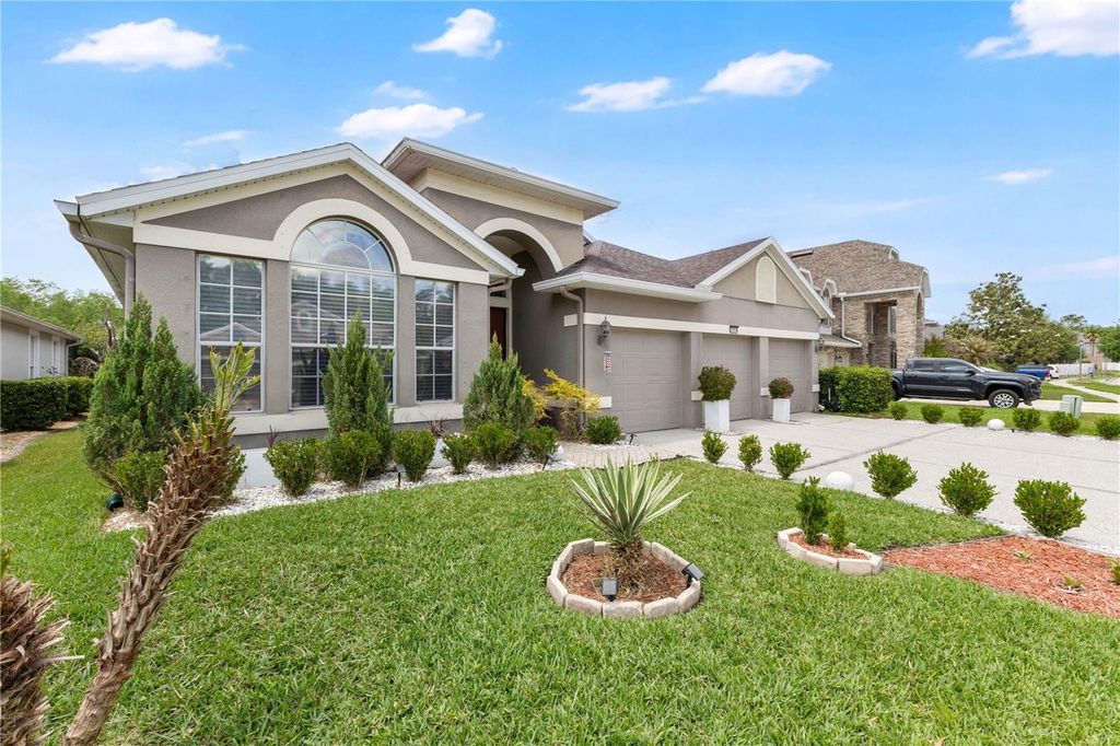 Image 2 of property listing at 2056 AUTUMN VIEW DRIVE, Orlando, FL 32825
