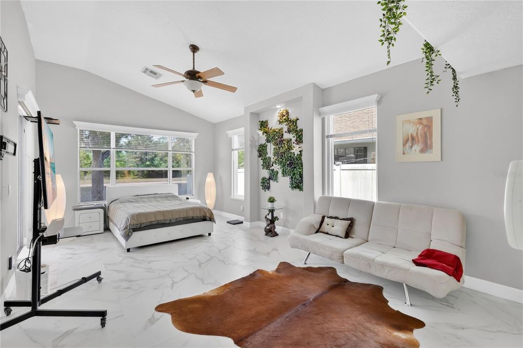 Image 13 of property listing at 2056 AUTUMN VIEW DRIVE, Orlando, FL 32825