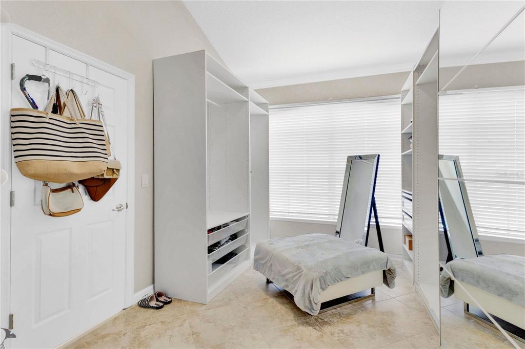 Image 16 of property listing at 2056 AUTUMN VIEW DRIVE, Orlando, FL 32825