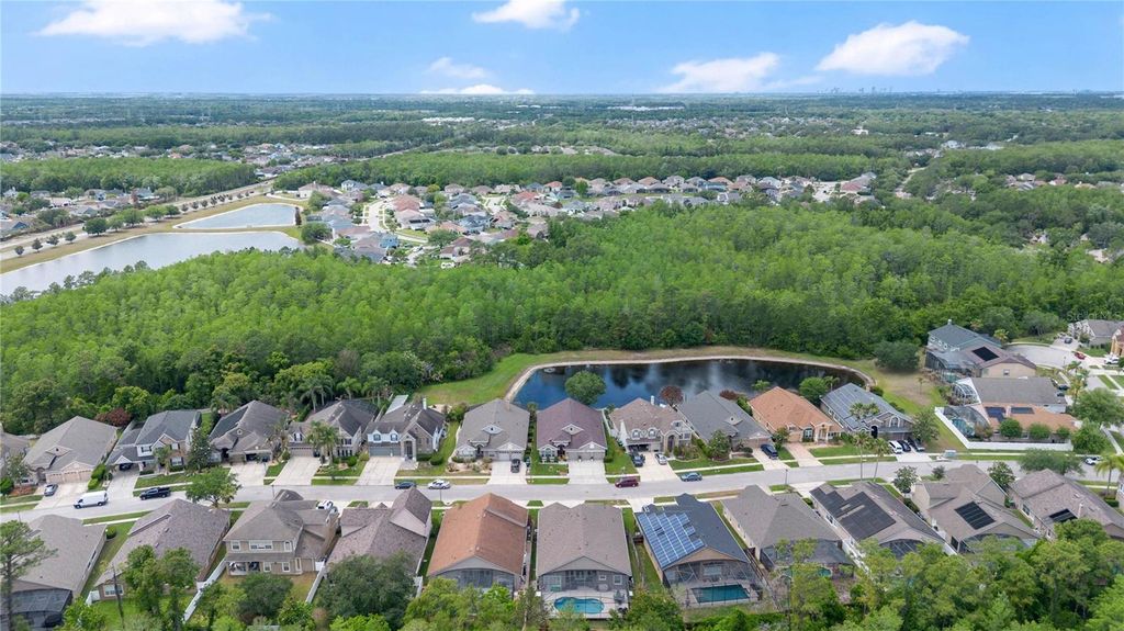 Image 32 of property listing at 2056 AUTUMN VIEW DRIVE, Orlando, FL 32825