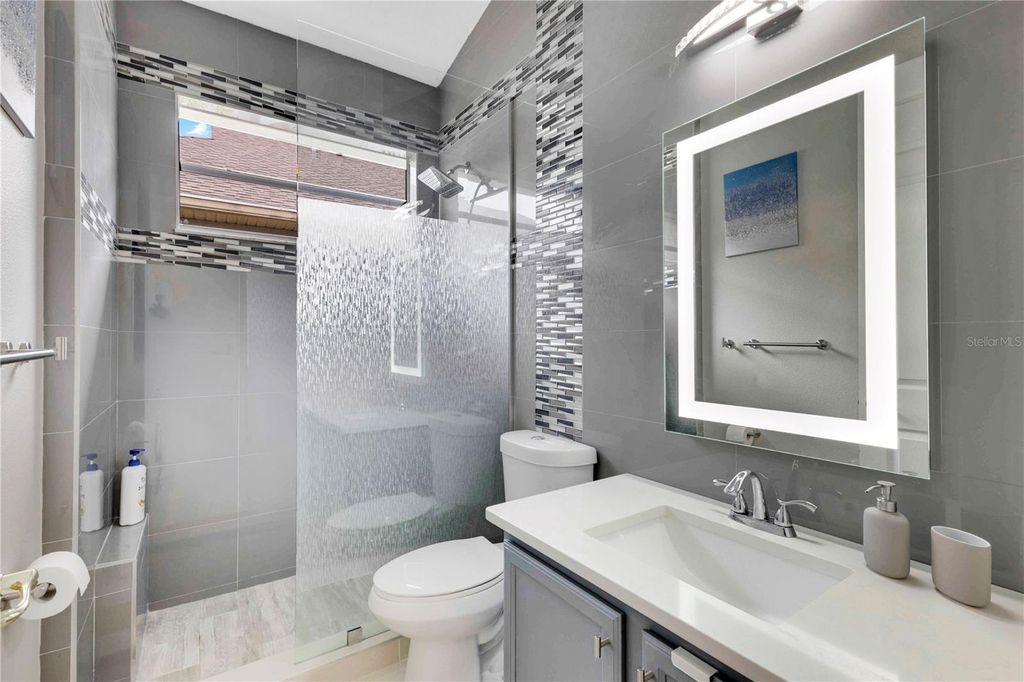 Image 6 of property listing at 2056 AUTUMN VIEW DRIVE, Orlando, FL 32825