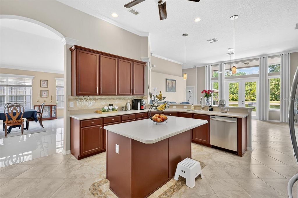 Image 9 of property listing at 2056 AUTUMN VIEW DRIVE, Orlando, FL 32825