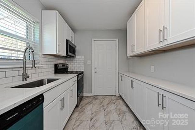 1229 Effingham Road, Charlotte, NC 28208